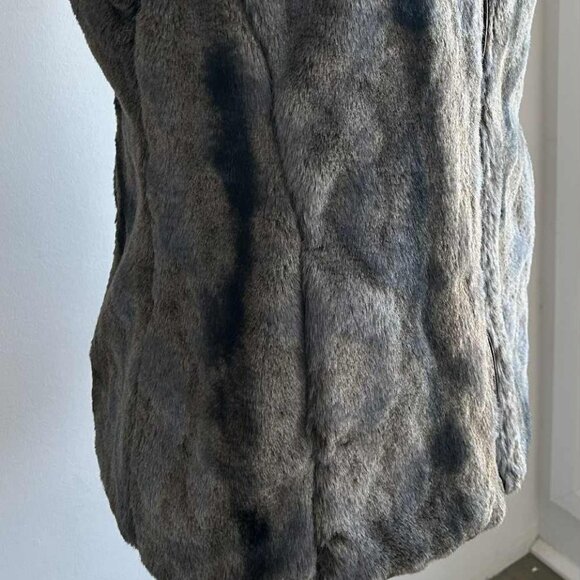 Danier Espresso Brown Plush Faux Fur Hooded Zip Vest with Metal Toggles – US S - Picture 2 of 12